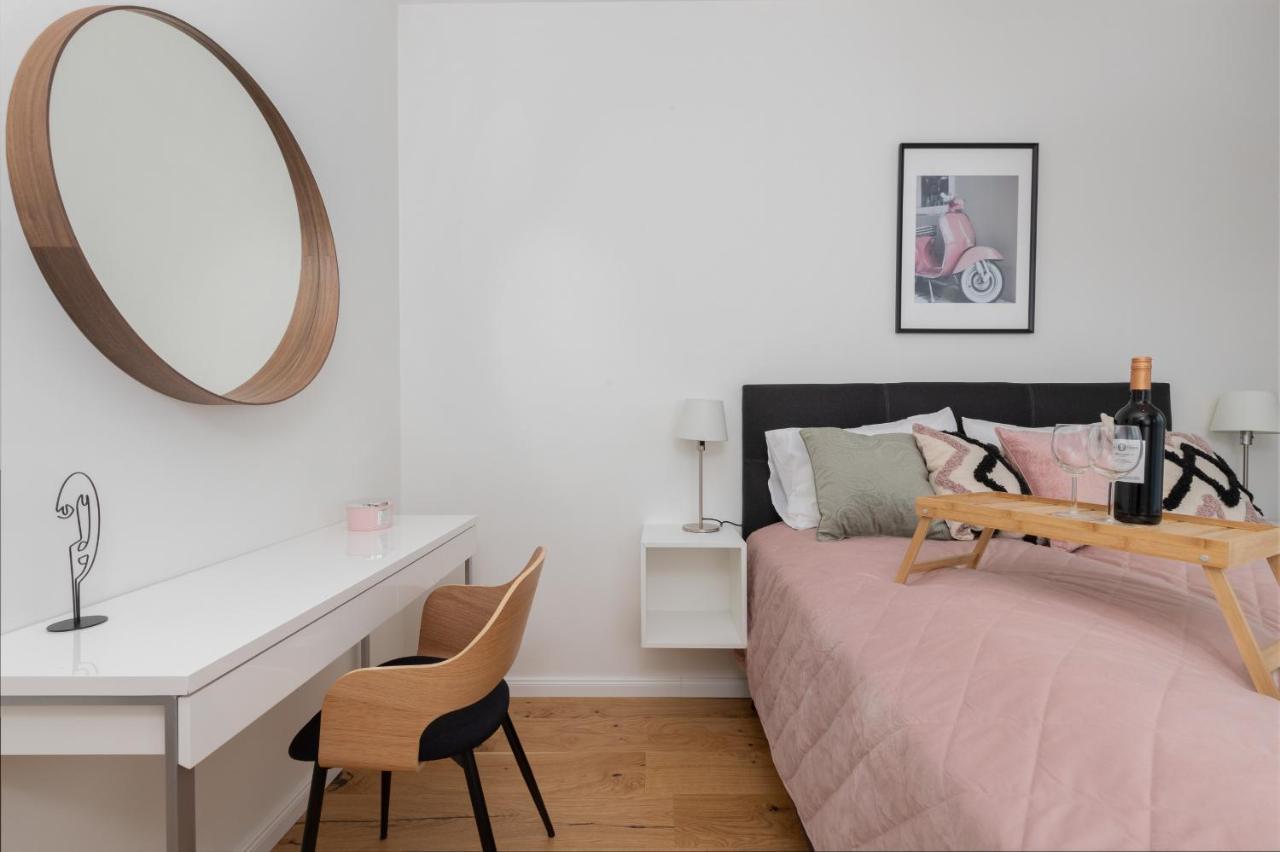 Apartament Vespa Beach Nearby By Noclegi Renters Gdynia Bagian luar foto